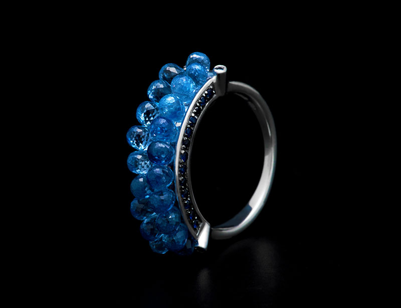 Anello zaffiri blu