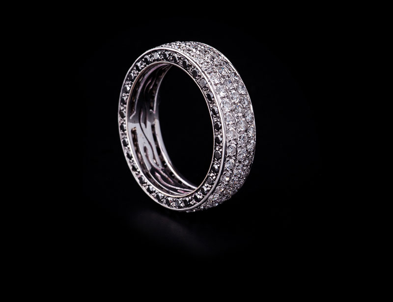 Anello con fascia a tre file di diamanti bianchi collezione Notte a Levanzo