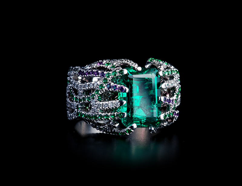 Anello con smeraldo naturale centrale collezione Scopello